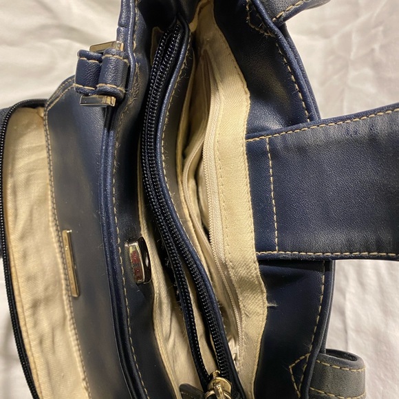 Liz Claiborne Navy blue hand bag. Gently used zip and snap closure - Picture 8 of 14